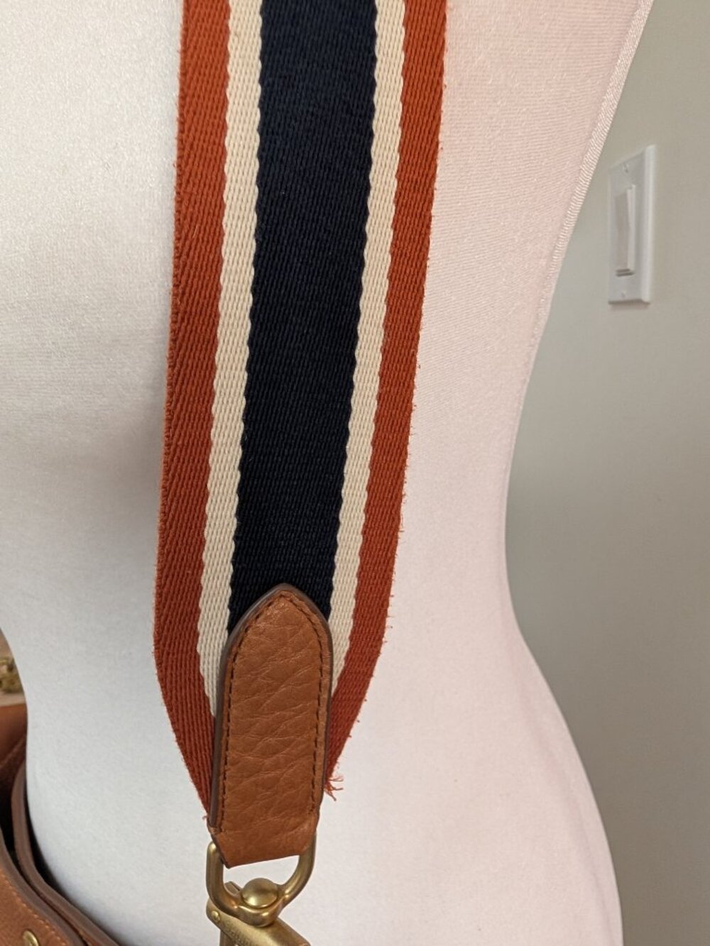 Shinola The Pocket Crossbody – Natural Leather | Excellent Used Condition - Picture 7 of 14